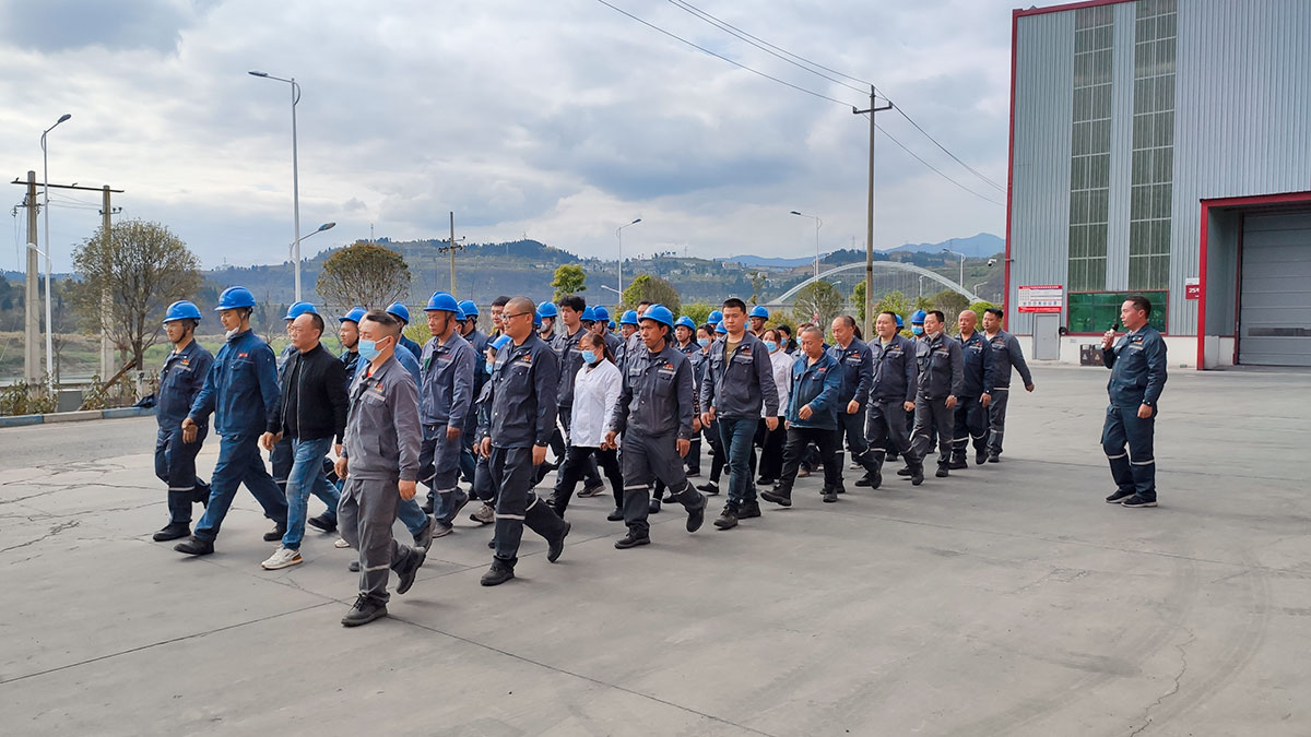 久達新材召開軍事化管理啟動儀式