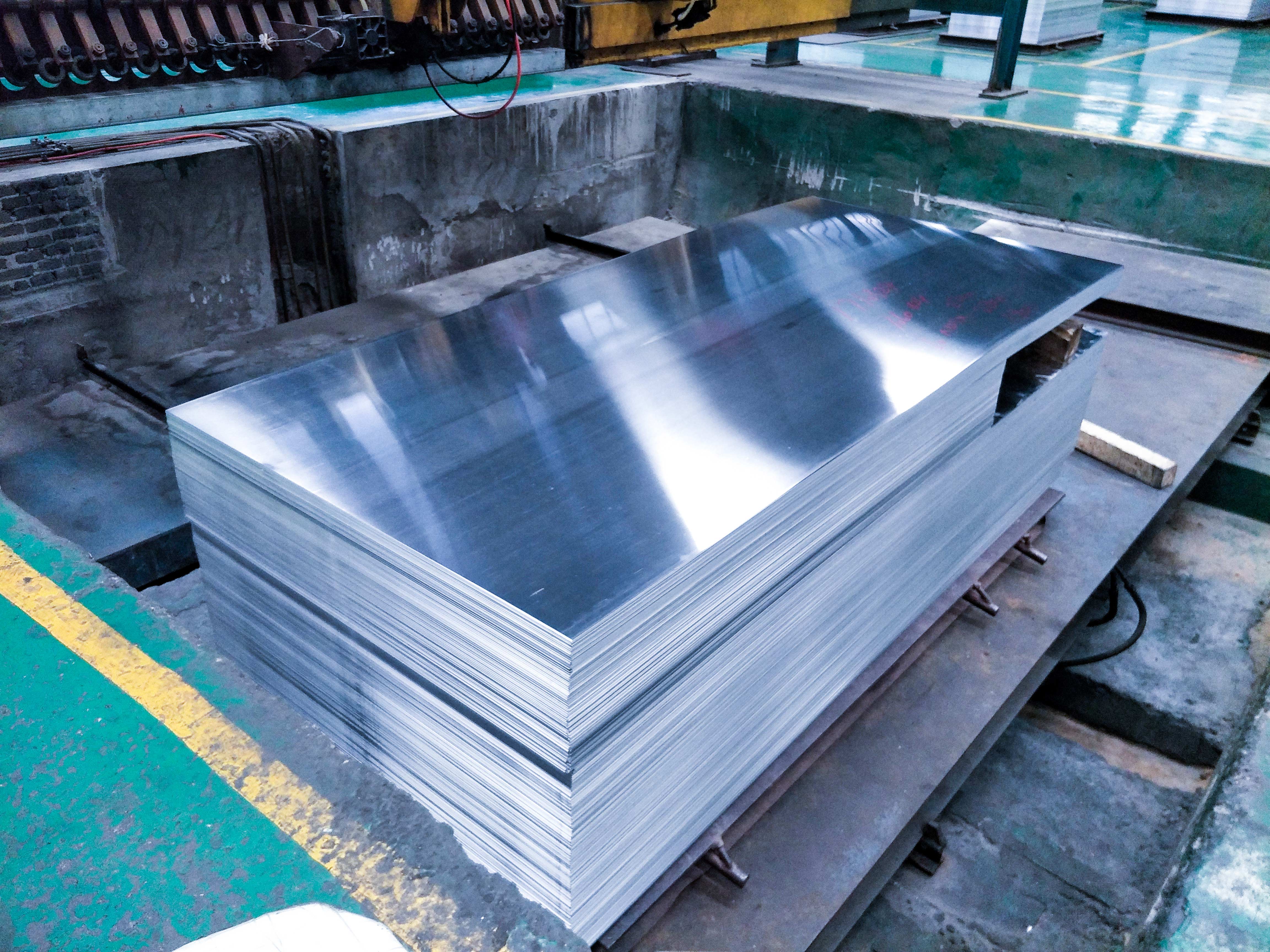 鋁板：輕巧強韌的未來材料