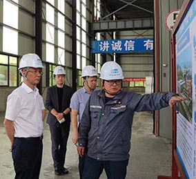 市經(jīng)濟和信息化局與有色科技集團一行到久達新材考察調(diào)研