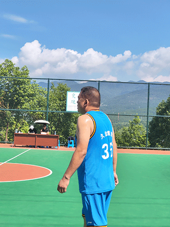 久達(dá)新材參加廣元經(jīng)開區(qū)2023“勞德巴赫杯”男子籃球聯(lián)賽