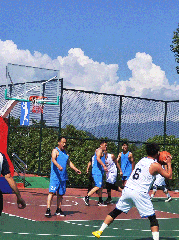 久達(dá)新材參加廣元經(jīng)開區(qū)2023“勞德巴赫杯”男子籃球聯(lián)賽